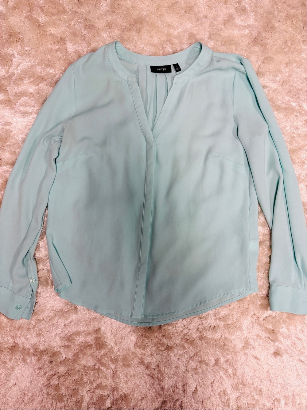 Apt. 9 Mint GreenLong Sleeve V-Neck Button-Down Blouse: Like New: Trending color